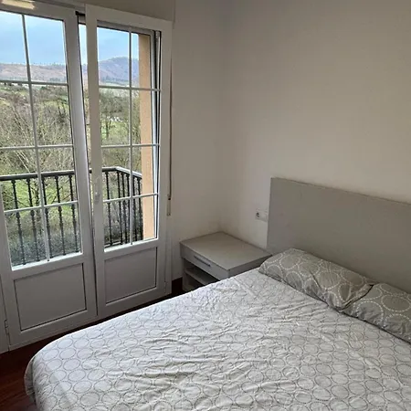 Amplio Piso Duplex En アパート